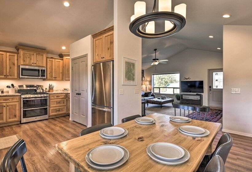 Cozy Designer Home W/ Gorgeous Mountain Views!