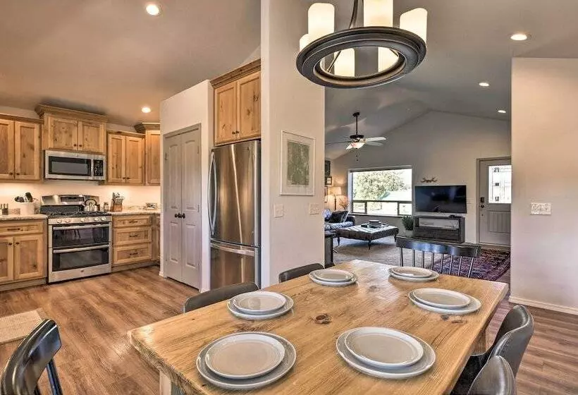 Cozy Designer Home W/ Gorgeous Mountain Views!