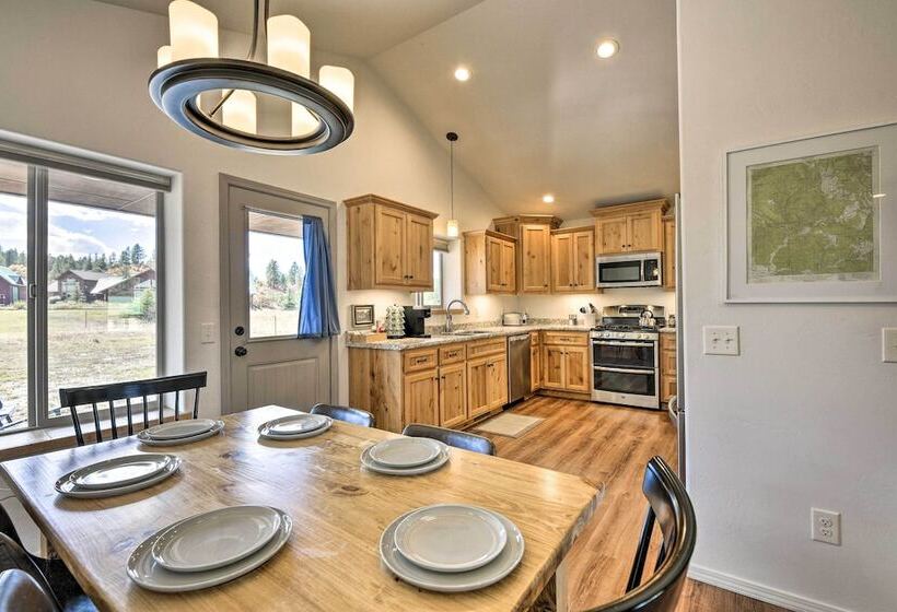 Cozy Designer Home W/ Gorgeous Mountain Views!