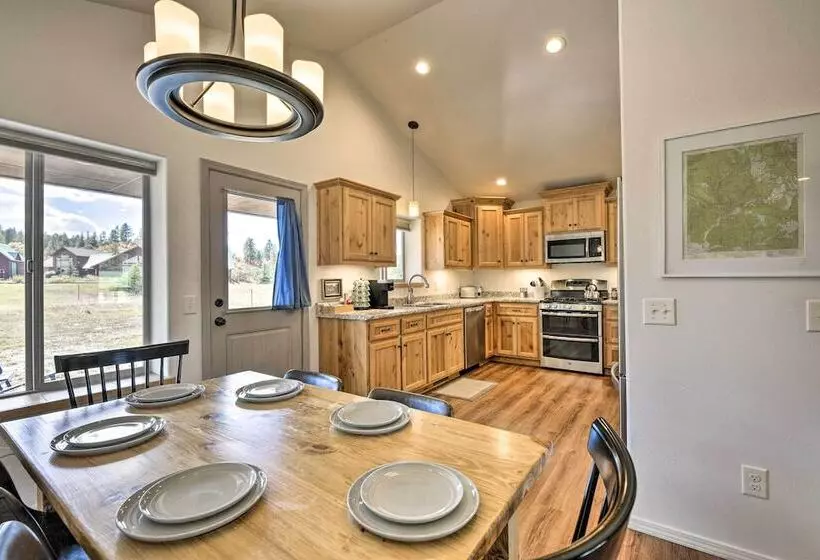 Cozy Designer Home W/ Gorgeous Mountain Views!