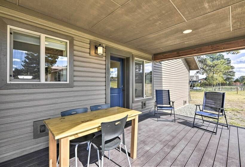 Cozy Designer Home W/ Gorgeous Mountain Views!