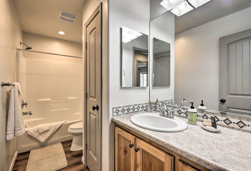 Cozy Designer Home W/ Gorgeous Mountain Views!