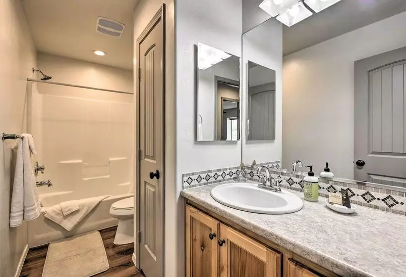 Cozy Designer Home W/ Gorgeous Mountain Views!