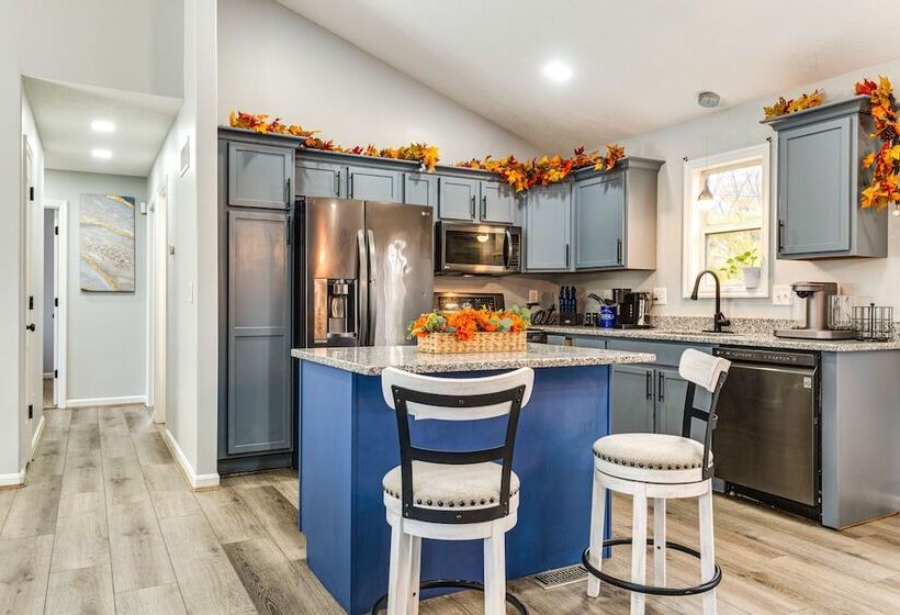 Cozy Ohio Home Deck, Arcade Games & Near Golfing