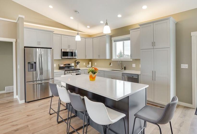 Family Friendly Brookings Home: 3 Mi To Downtown!