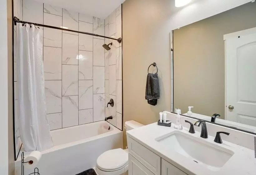 Family Friendly Brookings Home: 3 Mi To Downtown!