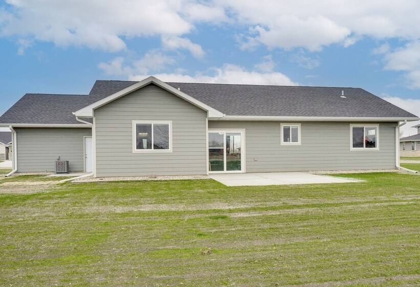 Family Friendly Brookings Home: 3 Mi To Downtown!