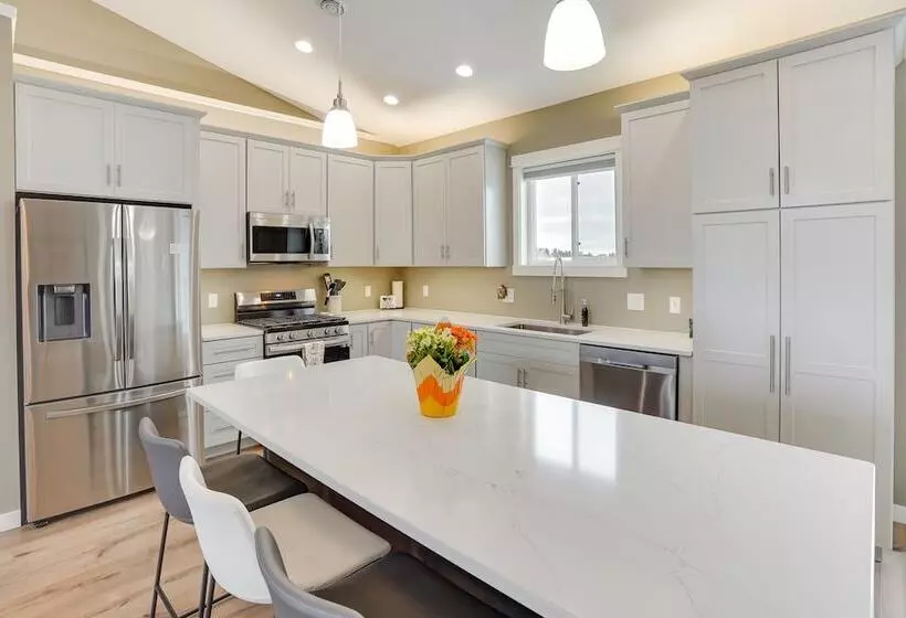 Family Friendly Brookings Home: 3 Mi To Downtown!