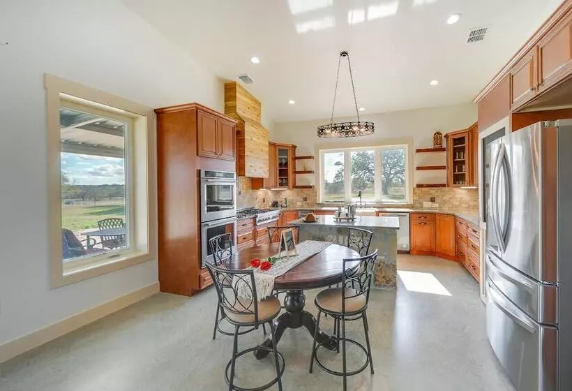 Hill Country Retreat: 100 Acre Ranch Near Wineries