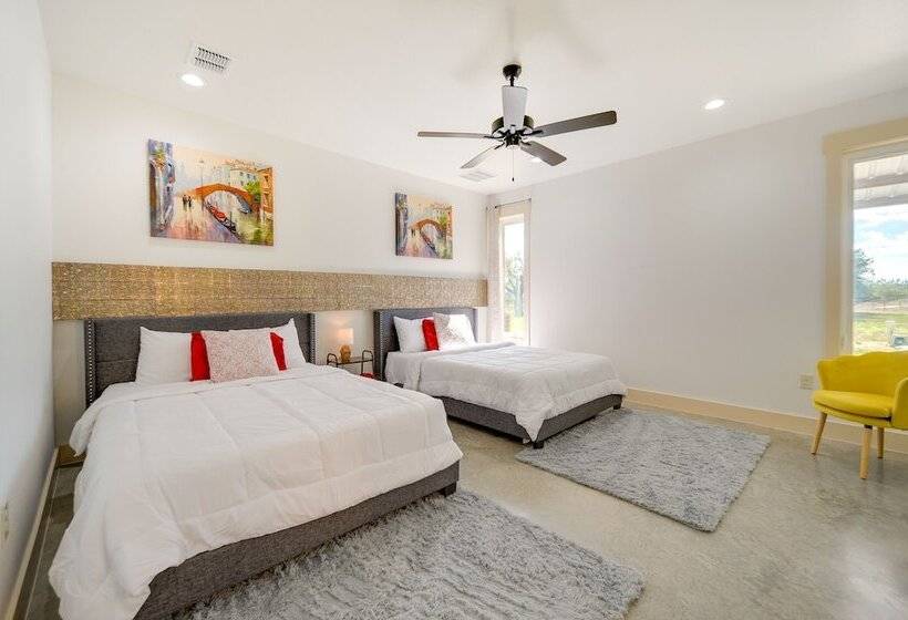 Hill Country Retreat: 100 Acre Ranch Near Wineries