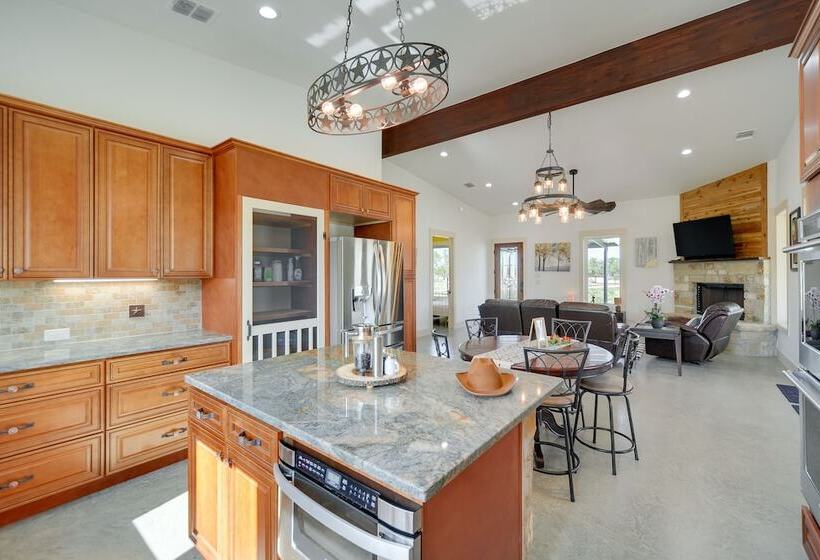 Hill Country Retreat: 100 Acre Ranch Near Wineries
