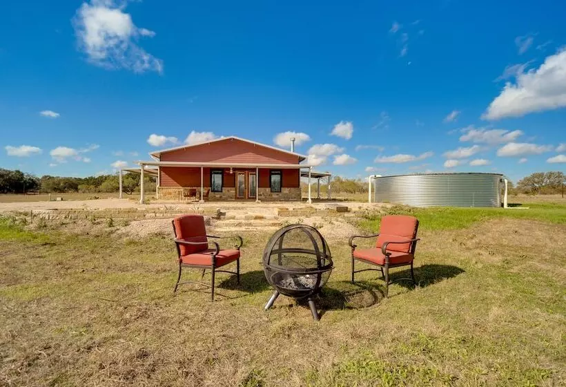 Hill Country Retreat: 100 Acre Ranch Near Wineries