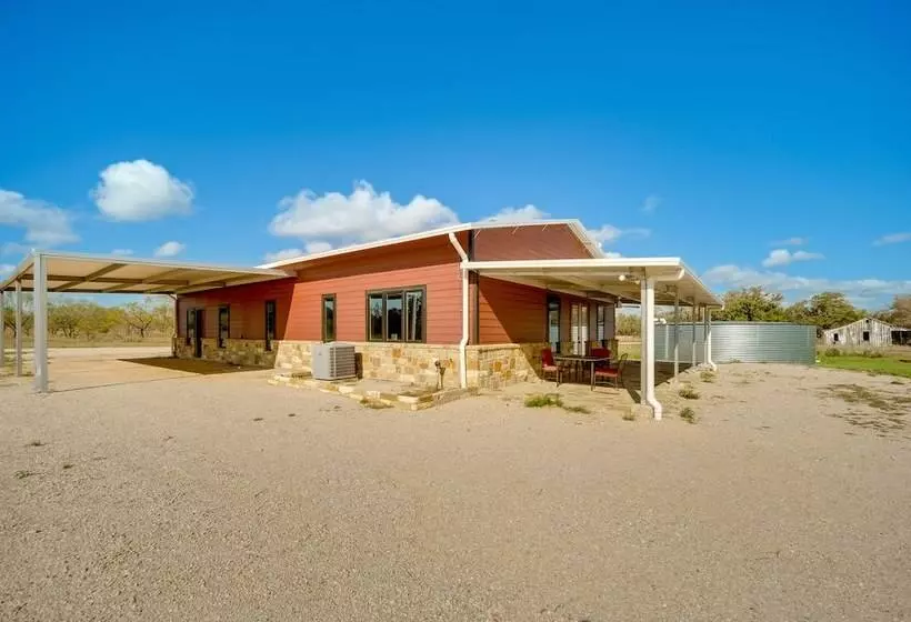 Hill Country Retreat: 100 Acre Ranch Near Wineries