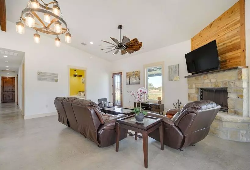 Hill Country Retreat: 100 Acre Ranch Near Wineries