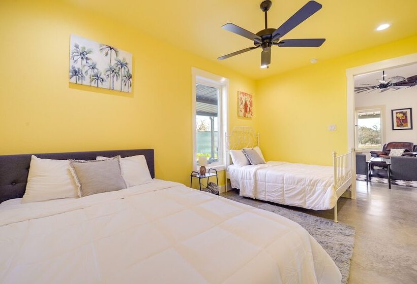 Hill Country Retreat: 100 Acre Ranch Near Wineries