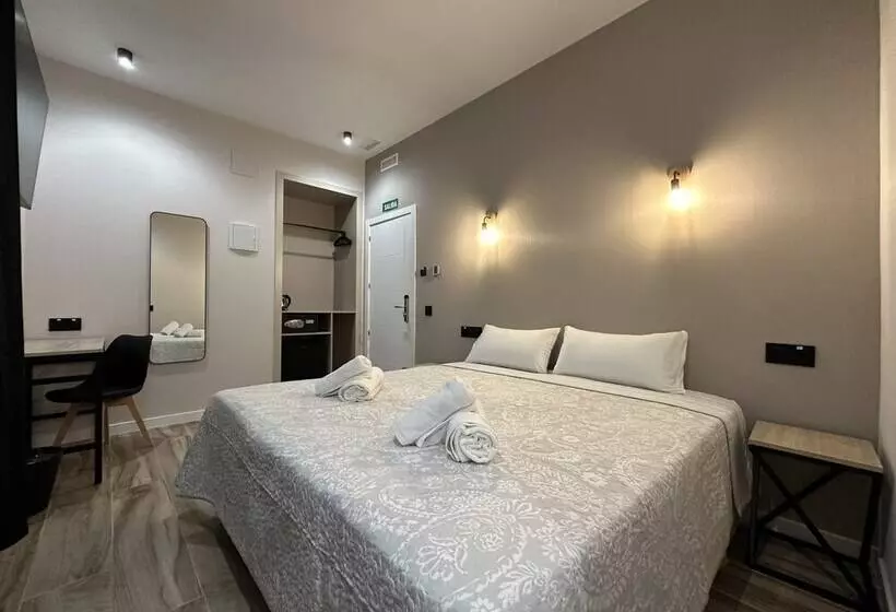 هتل Cc Opera Suites
