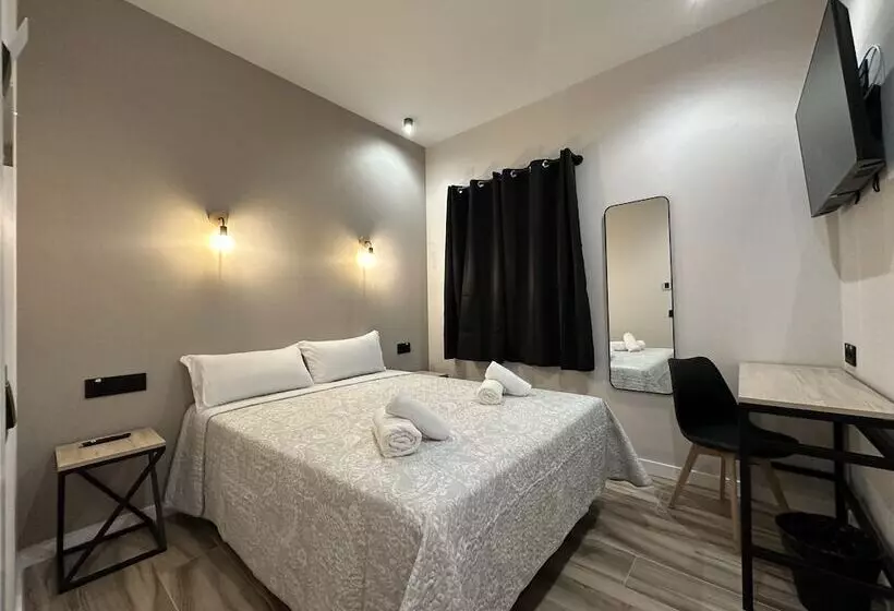 هتل Cc Opera Suites