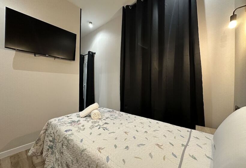 هتل Cc Opera Suites