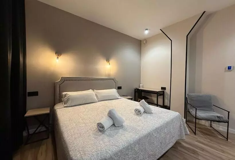 هتل Cc Opera Suites