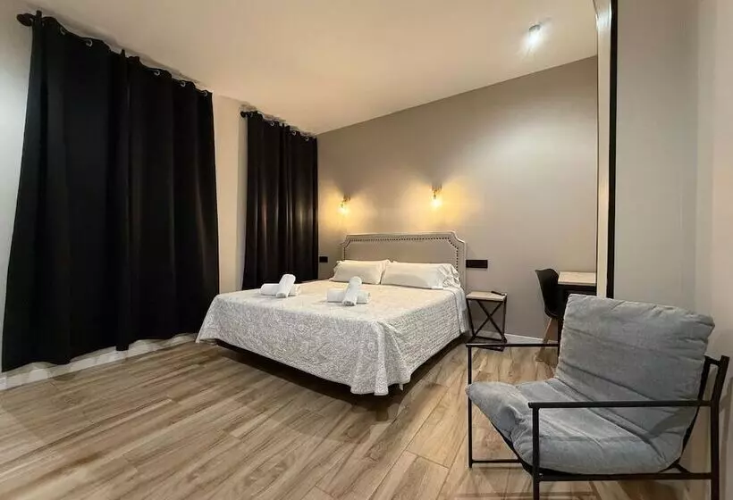 هتل Cc Opera Suites