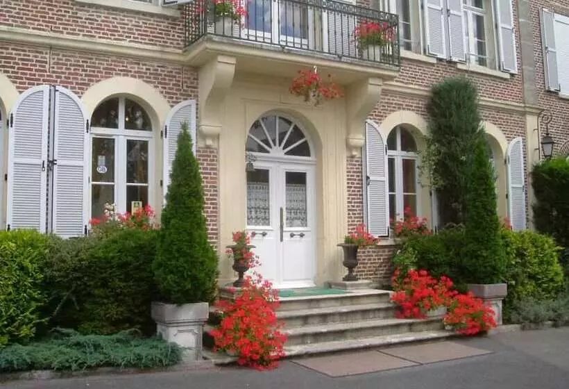 Hotelli Le Clos Du Montvinage