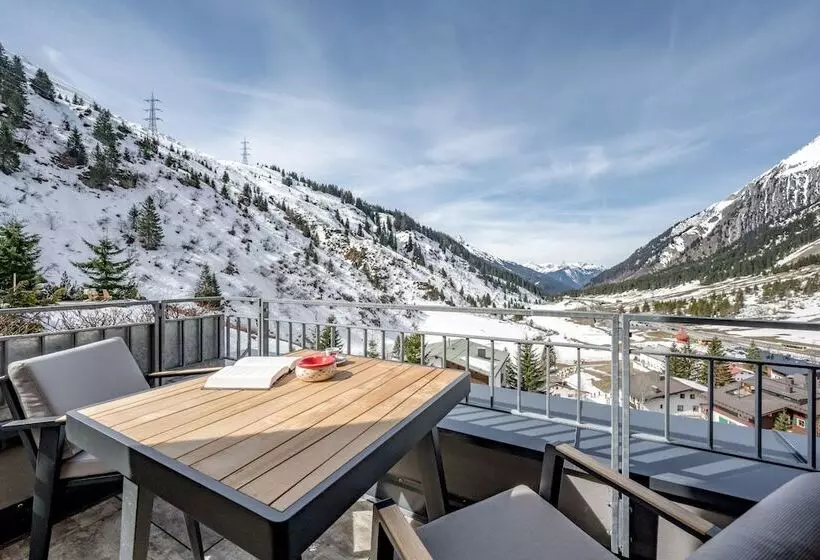 Hotelli Mondschein Chalet