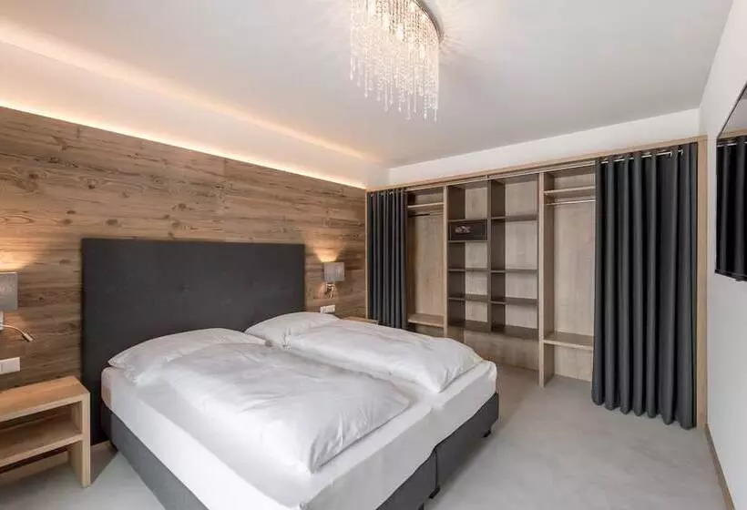 Hotelli Mondschein Chalet