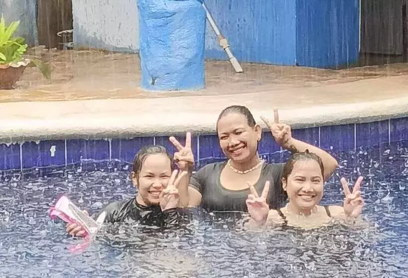 ホテル Sunshine Inn Resort Matabungkay