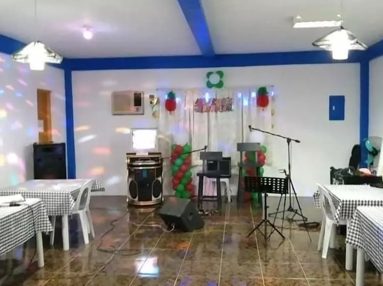 ホテル Sunshine Inn Resort Matabungkay