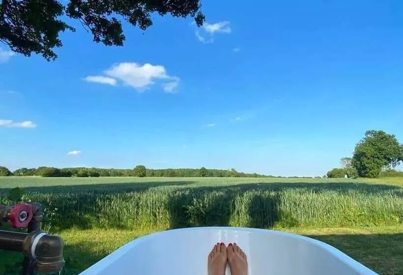 Impeccable 2 Bed Cottage Near Woodbridge