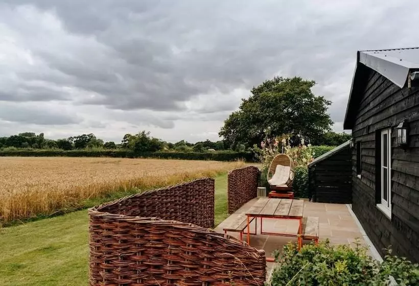 Impeccable 2 Bed Cottage Near Woodbridge