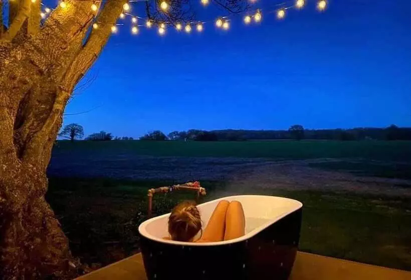 Impeccable 2 Bed Cottage Near Woodbridge