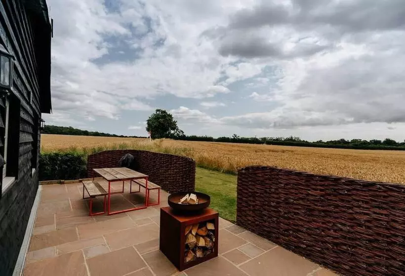 Impeccable 2 Bed Cottage Near Woodbridge