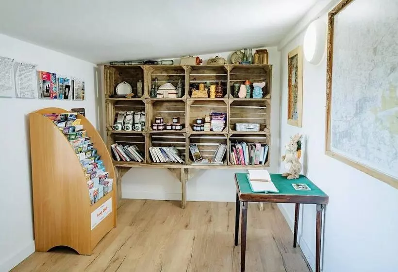 Impeccable 2 Bed Cottage Near Woodbridge