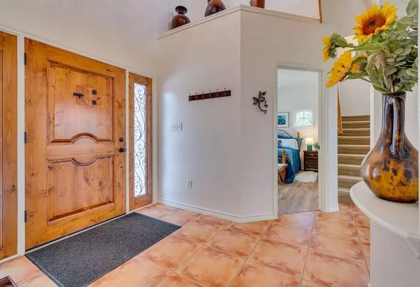 Jonestown Retreat W/ Deck: 6 Mi To Lake Travis!