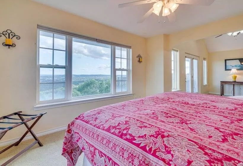 Jonestown Retreat W/ Deck: 6 Mi To Lake Travis!