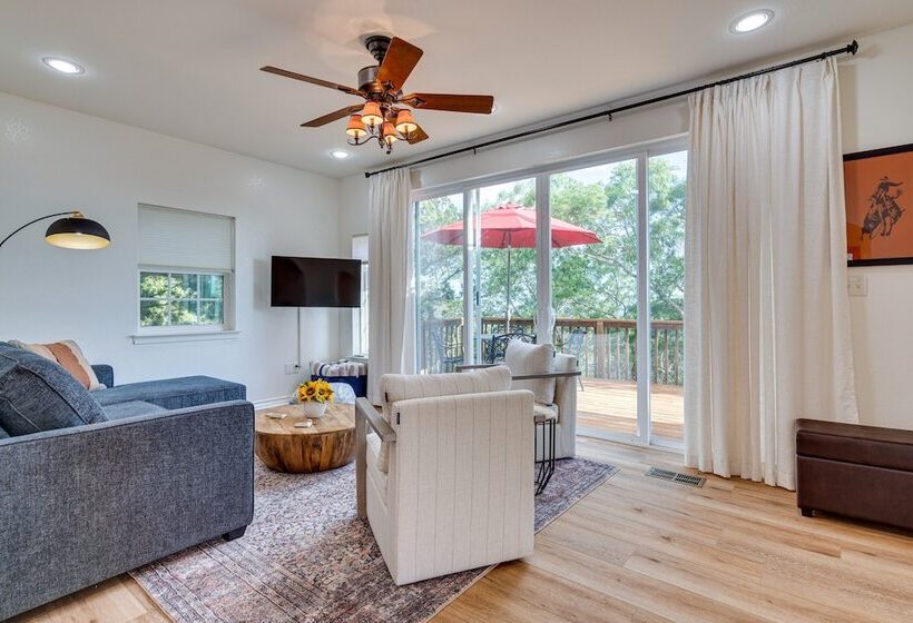 Jonestown Retreat W/ Deck: 6 Mi To Lake Travis!