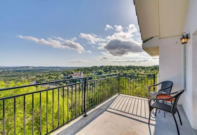 Jonestown Retreat W/ Deck: 6 Mi To Lake Travis!