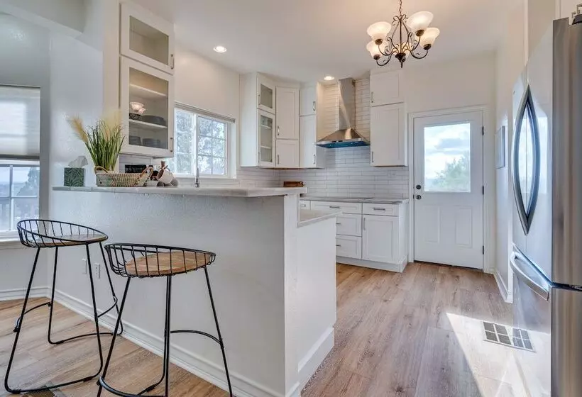 Jonestown Retreat W/ Deck: 6 Mi To Lake Travis!