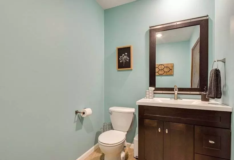 Large Home W/ Game Room, 4 Mi To Mississippi River