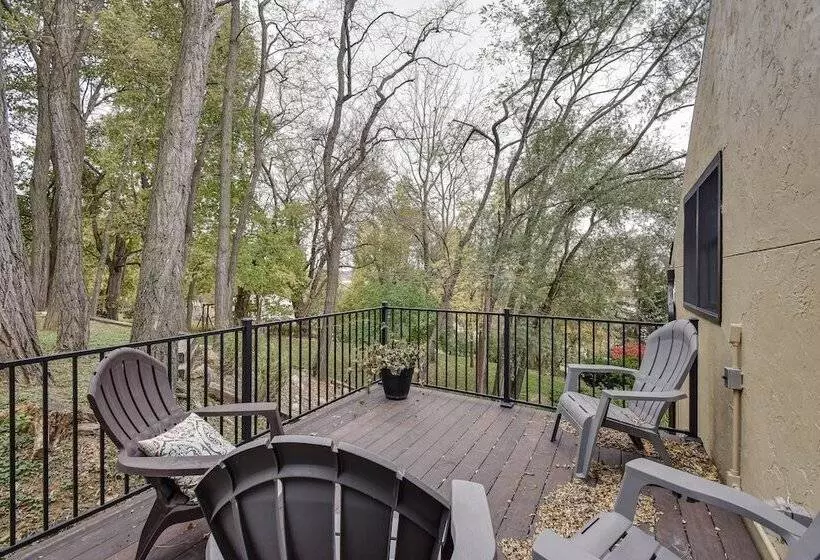 Large Home W/ Game Room, 4 Mi To Mississippi River