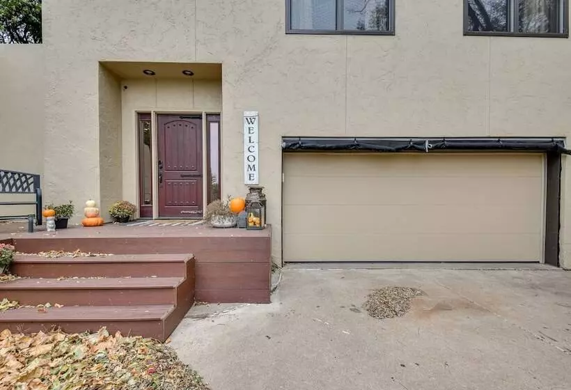 Large Home W/ Game Room, 4 Mi To Mississippi River