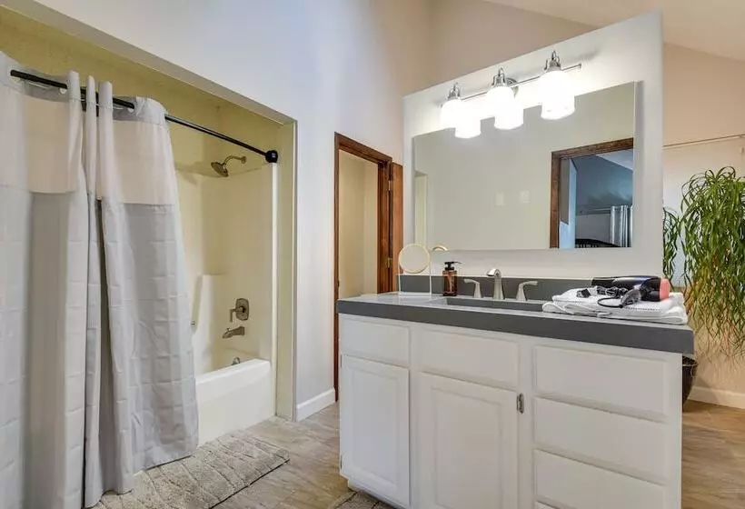 Large Home W/ Game Room, 4 Mi To Mississippi River