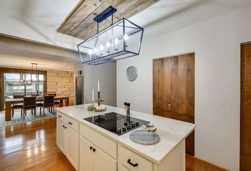 Large Home W/ Game Room, 4 Mi To Mississippi River