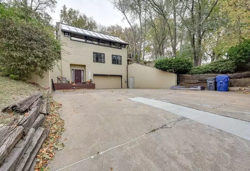 Large Home W/ Game Room, 4 Mi To Mississippi River