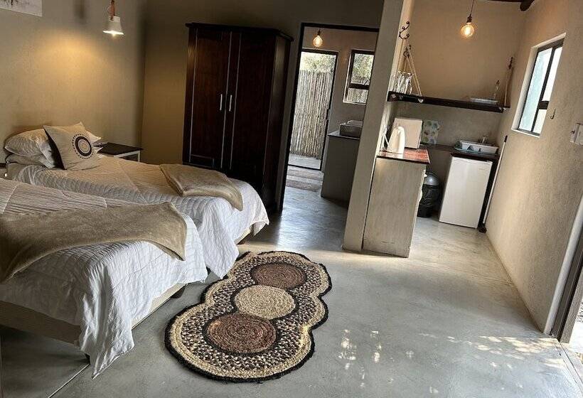 Leadwood Tree Safari Lodge