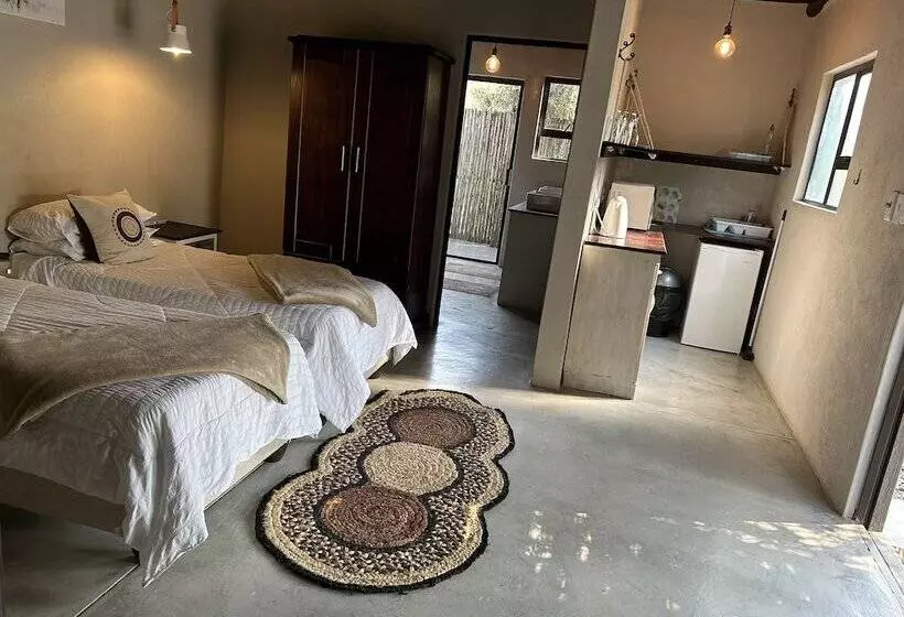 Leadwood Tree Safari Lodge