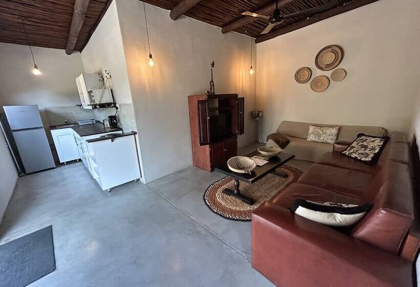 Leadwood Tree Safari Lodge