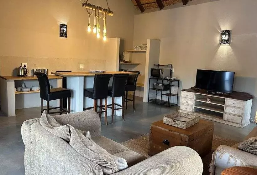 Leadwood Tree Safari Lodge