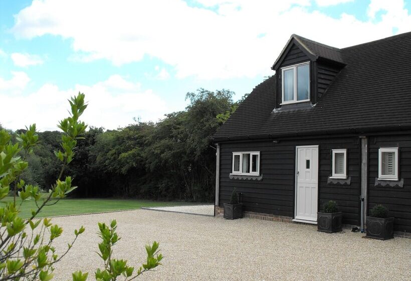 Lovely 1 Bed Cottage In Rural Cowbeech Hailsham